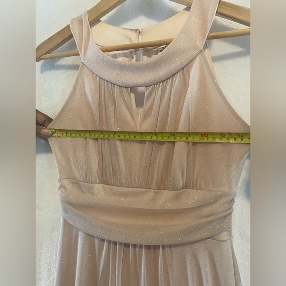 Sweet storm cream evening gown. - Picture 7 of 10